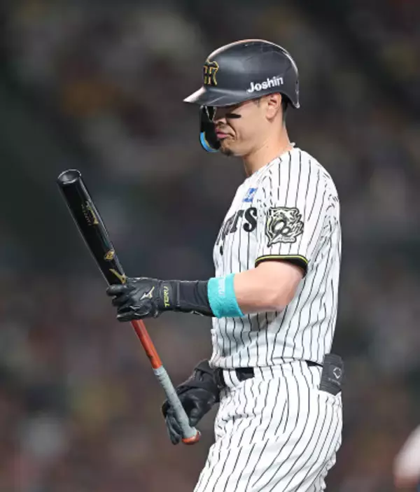 凡退の佐藤輝　プロ野球