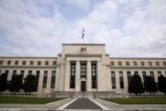 米ＦＲＢ、利下げ見送り観測浮上＝インフレへ警戒感強く―１２月会合