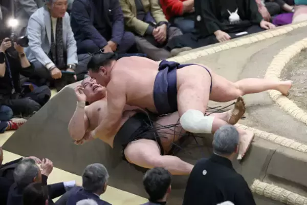 豊昇龍の寄り倒し