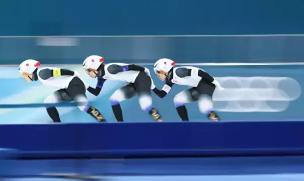 滑走する日本チーム　五輪