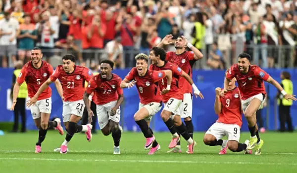 喜ぶエジプトの選手　Ｗ杯サッカー