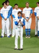 あいさつする新庄監督　プロ野球