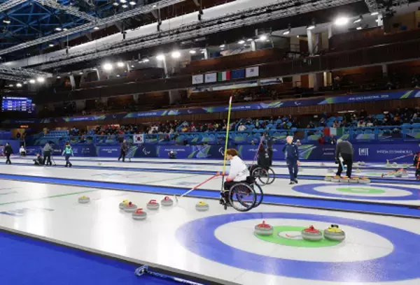車いすカーリング始まる
