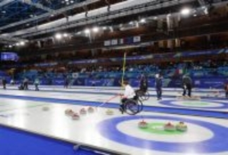 車いすカーリング始まる