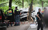 「群衆に車、１人死亡、１６人負傷」の画像1