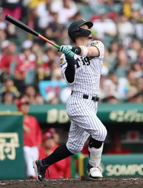 佐藤のソロ本塁打　プロ野球