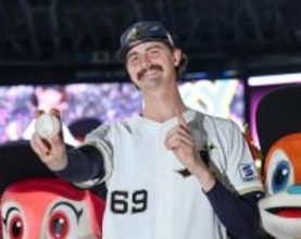 来日初勝利のジェリー　プロ野球