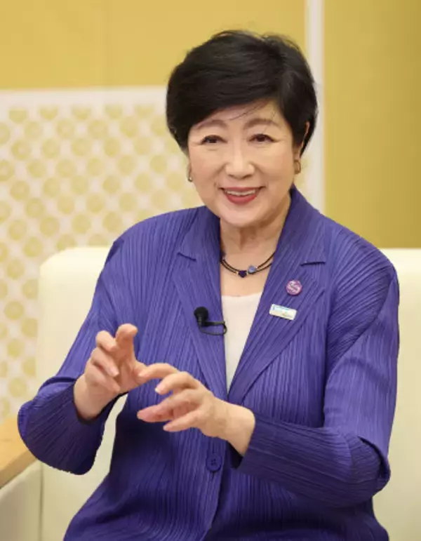 インタビューに答える小池知事