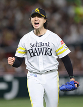 喜ぶ上沢　プロ野球ＣＳ