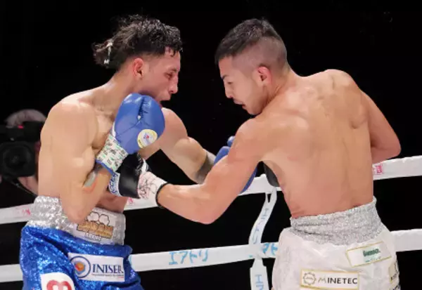 攻める矢吹　ボクシング世界戦