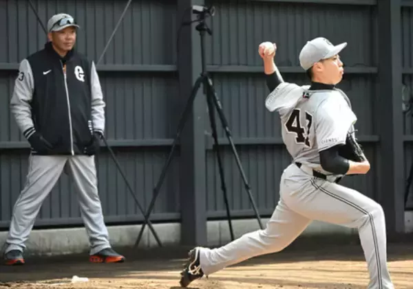森田、首脳陣の前で２３１球＝プロ野球・巨人