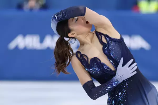 演技する坂本　五輪