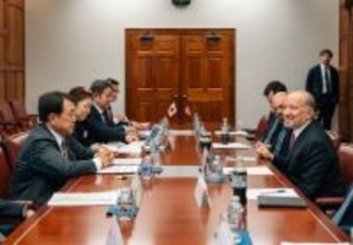 会談する赤沢経産相