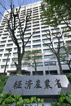 ８月鉱工業生産、１．７％低下＝経産省