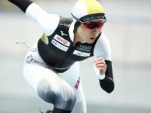 滑走する高木　全日本スピードスケート