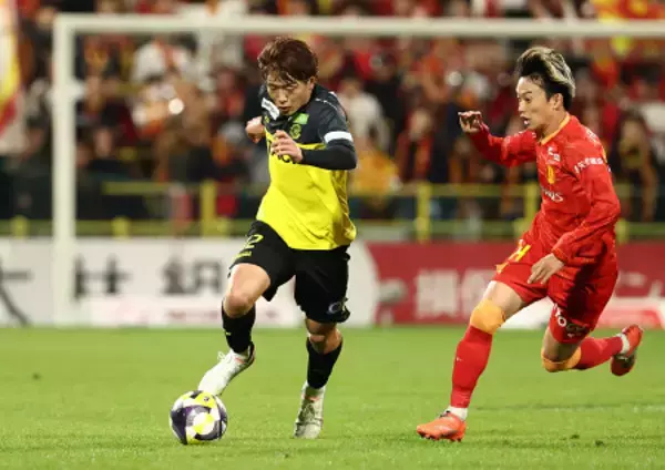 攻め込む原田　Ｊリーグ