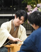 藤井六冠「永世竜王」に＝５連覇、史上３人目―将棋