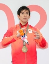 手話で君が代「みんなで歌を」＝競泳３冠の茨隆太郎―デフリンピック