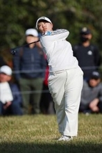 鈴木、金沢が首位並ぶ　女子ゴルフ