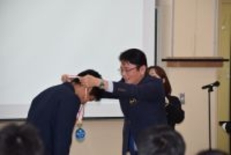 夏の甲子園優勝の沖縄尚学部員を表彰