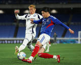 「競り合う宮市と増山　Ｊリーグ」の画像1