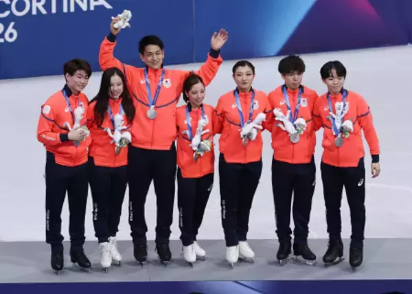 銀メダルの日本チーム　五輪