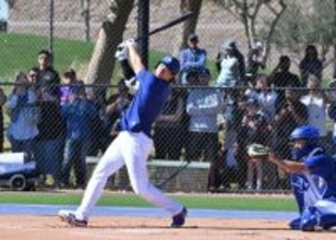 打撃練習する大谷　大リーグ