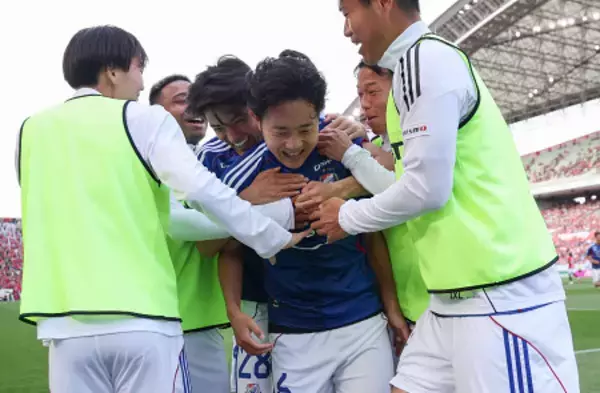 祝福される渡辺皓　Ｊリーグ