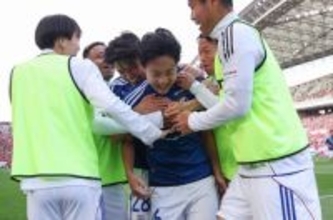 祝福される渡辺皓　Ｊリーグ