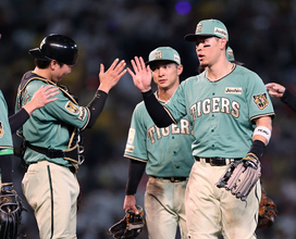 喜ぶ佐藤、熊谷ら　プロ野球