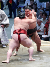 攻める豊昇龍