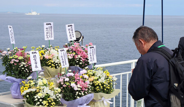 北方領土元島民が洋上慰霊＝ウクライナ侵攻で交流中断、５年連続