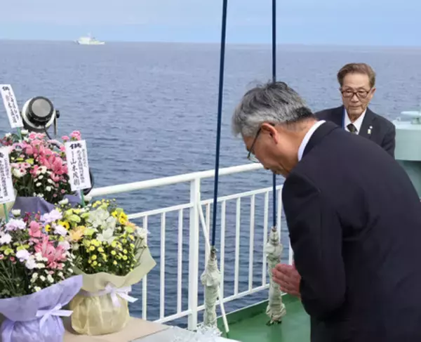 北方領土元島民が洋上慰霊＝ウクライナ侵攻で交流中断、５年連続