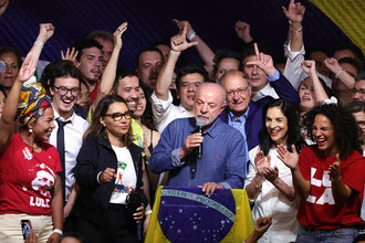 勝利演説するルラ氏　ブラジル大統領選