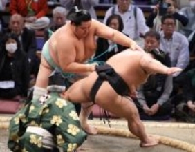 琴桜の上手出し投げ