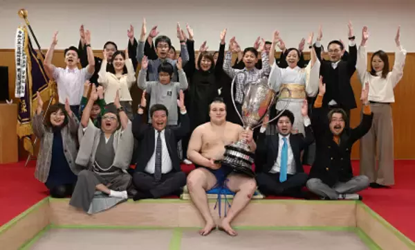 祝福される安青錦