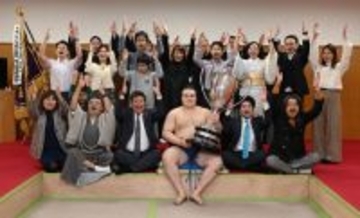 祝福される安青錦