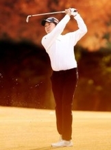 小木曽が単独首位に　男子ゴルフ