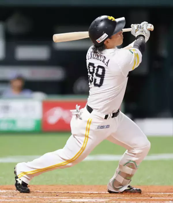 野村のソロ　プロ野球