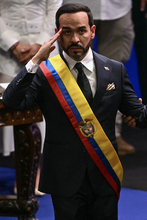 デラエスプリエジャ大統領が就任