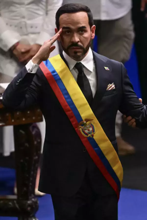 デラエスプリエジャ大統領が就任