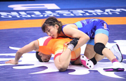 須崎優衣、３年ぶり優勝＝池畑菜々は３位―世界レスリング