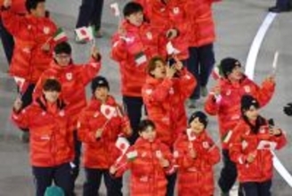 入場行進する日本の選手ら　五輪