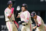「祝福される山川　プロ野球」の画像1
