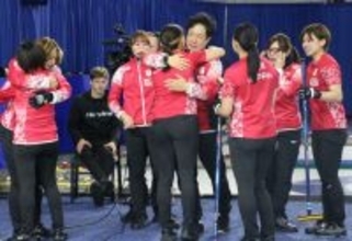 日本女子、８大会連続五輪へ＝男子は３位でＰＯ進出―カーリング