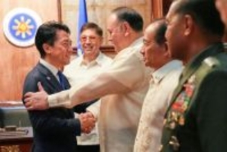 日比防衛相が会談