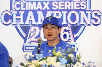 記者会見する相川監督　プロ野球ＣＳ