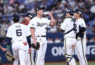 マウンドに集まるオリックスナイン