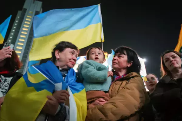 終結願い、浮かぶ国旗