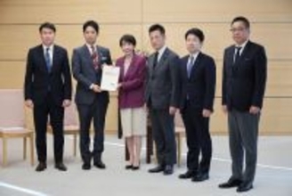 申し入れを受ける高市首相